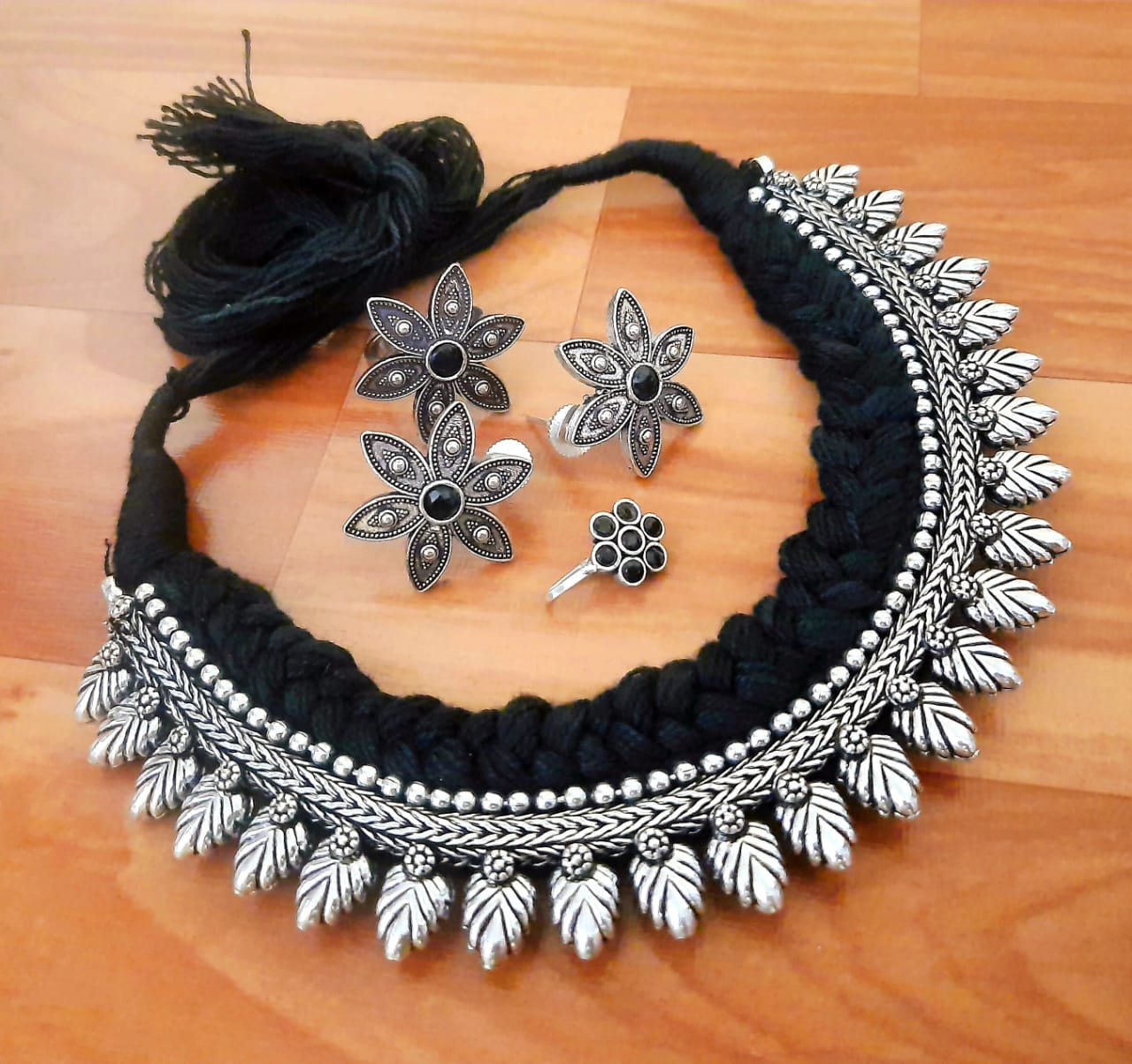 Traditional Black Thread Silver Leaf Jewelry Set