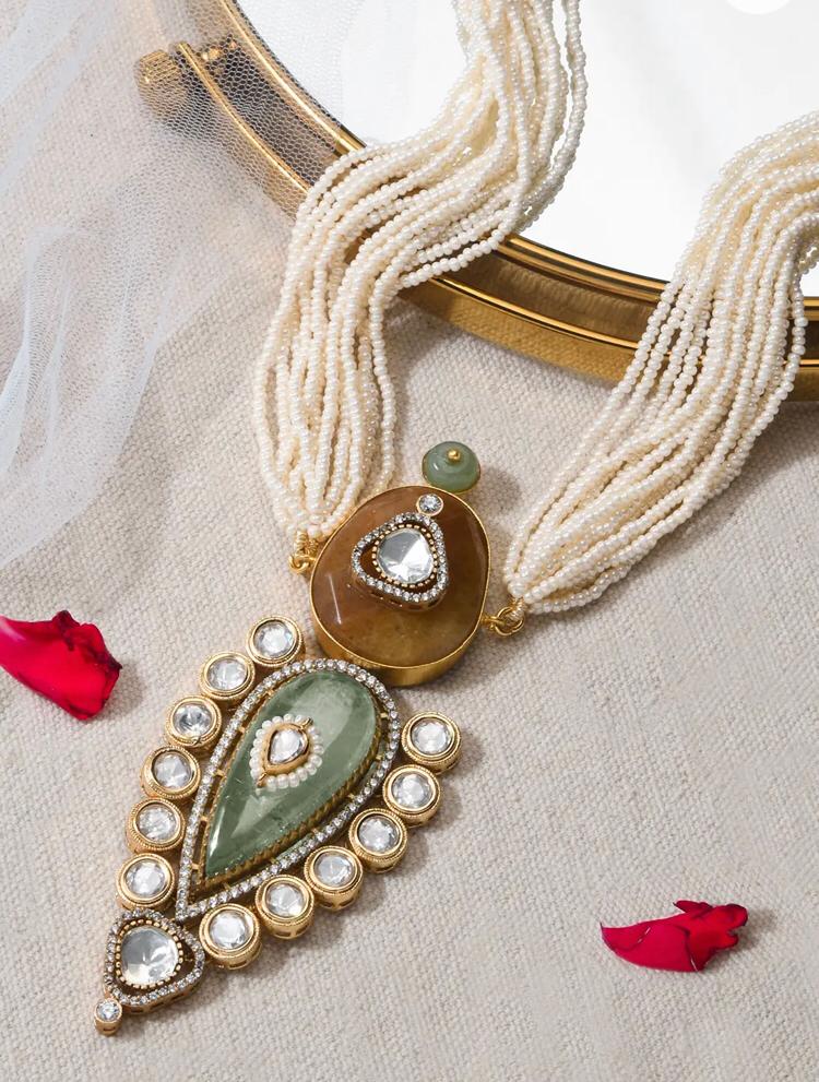Majestic Emerald Pearl Necklace with Kundan Pendant
